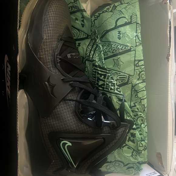 Lebron XIX worn only few times - Picture 2 of 4